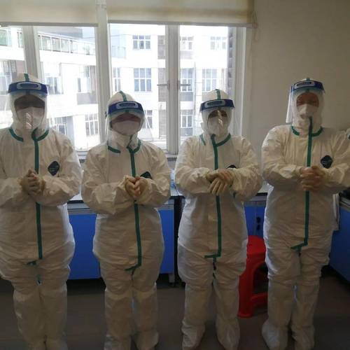 3月26日,27日,市一医院对医护人员进行穿脱防护用品专项培训,共组织全